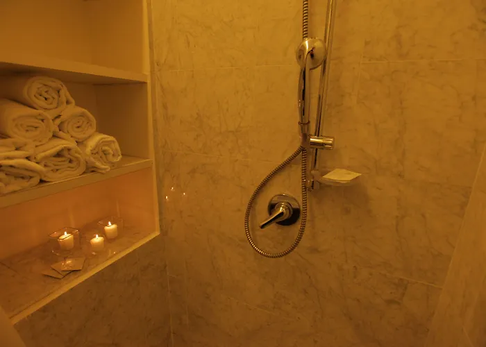 Dhomes - And 밀라노